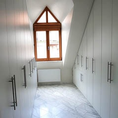 Begehbarer Kleiderschrank